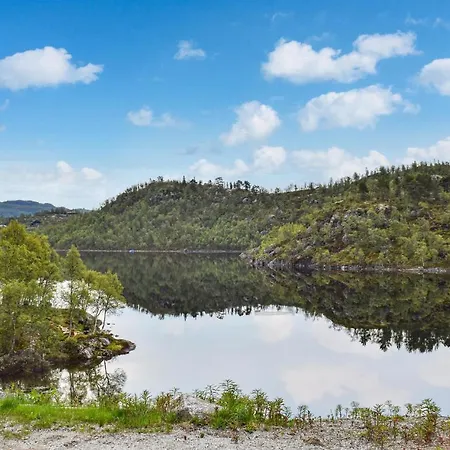 Stunning In Vagslid With Wifi Apartment Vagslivatnet